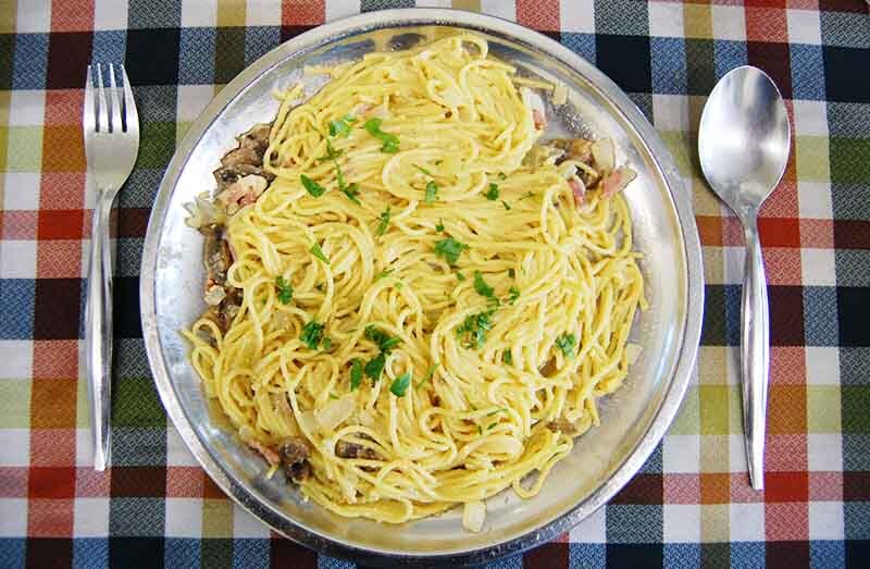 spaghetti on plate (2)