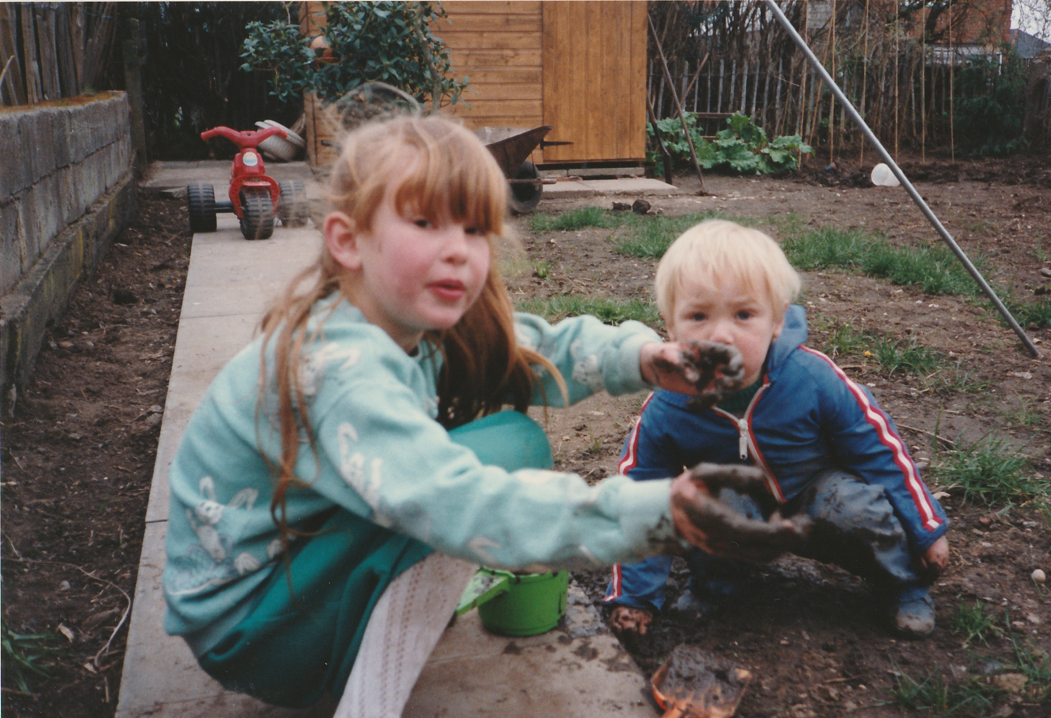 1989 spring garden making mud pies Corryn and Paul 5